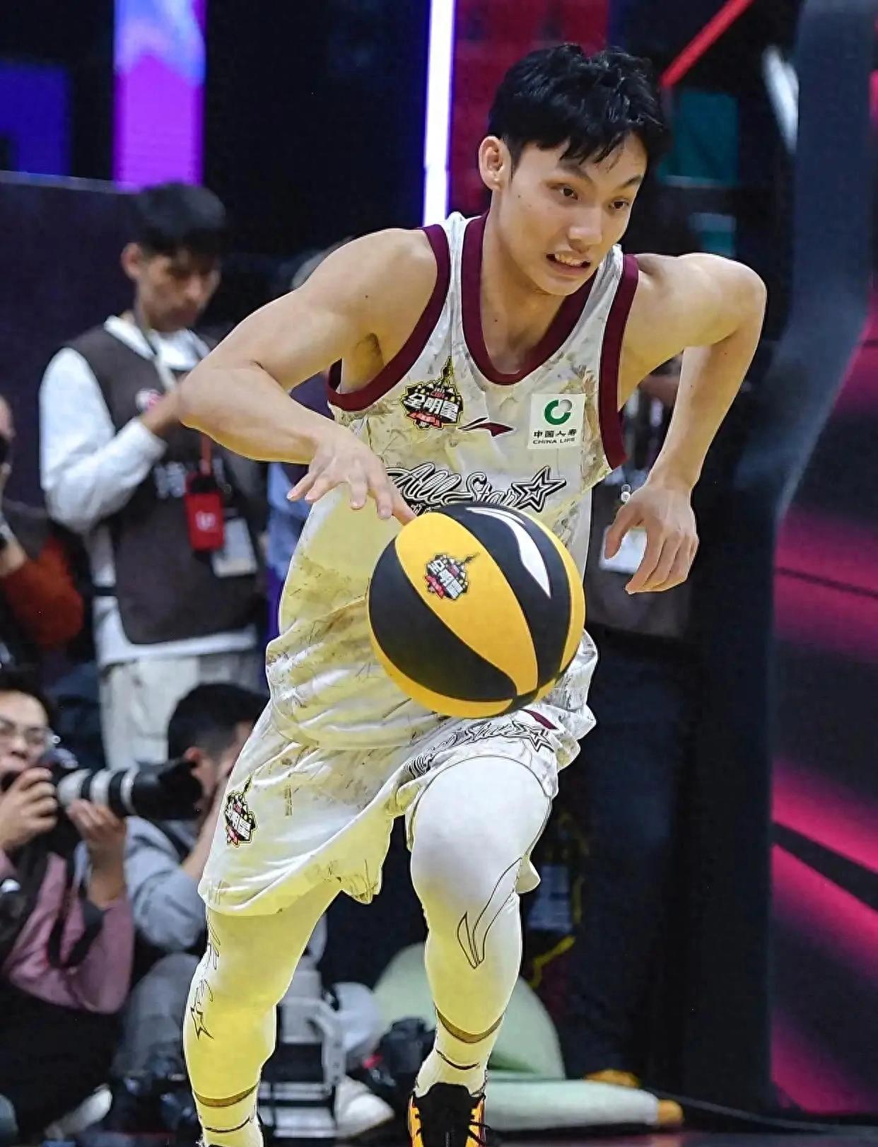 包含广东宏远冲刺阶段外线爆发,志在全明星赛名次提升,管理层满意,训练强度明显提升的词条 包含广东宏远冲刺阶段外线爆发,志在全明星赛名次提升,管理层满意,训练强度明显提升的词条