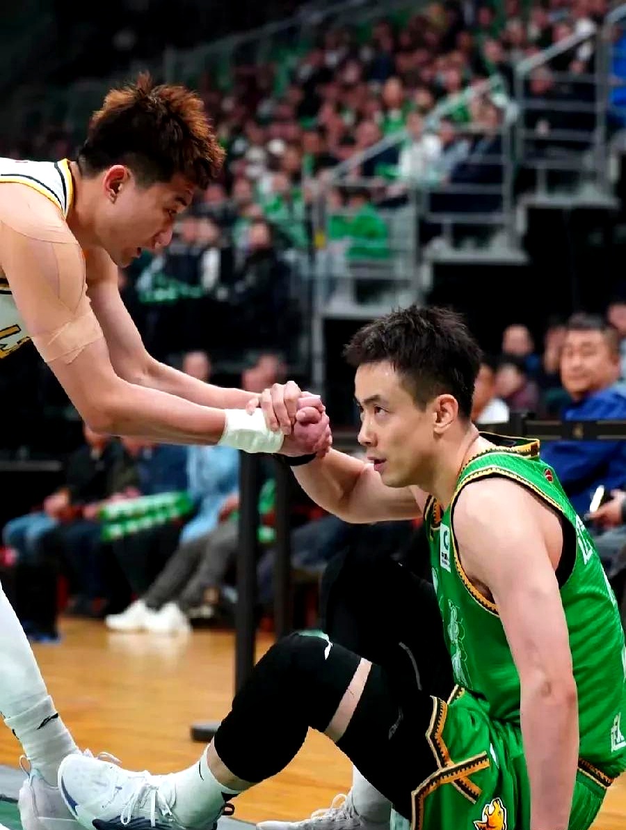 亚冠倒计时，广厦男篮加时末段造点机会，细节引发关注，态度坚定，年轻球员得到机会的简单介绍